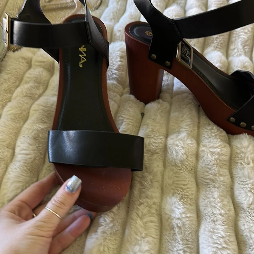 Size 7.5 wood platforms